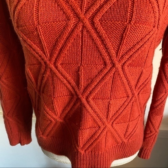 Wallace • Burnt Orange Stitch Pattern Crew Neck Sweater - Picture 3 of 6